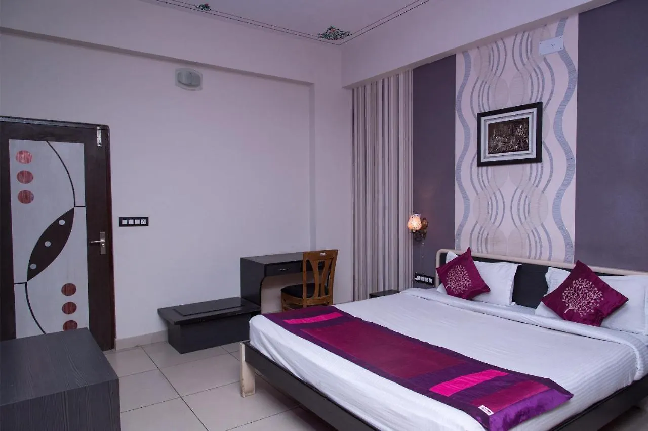 ***  Capital O 11716 Hotel Everest Udaipur India